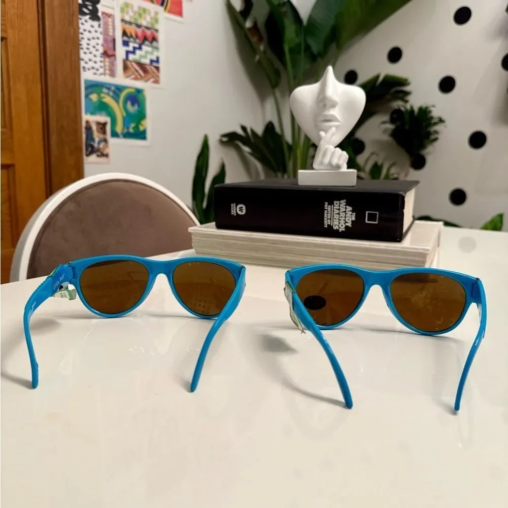 Super Cool True Vintage 1970s Neon Aqua 3D Geometric Ribbed Texture Sunglasses
